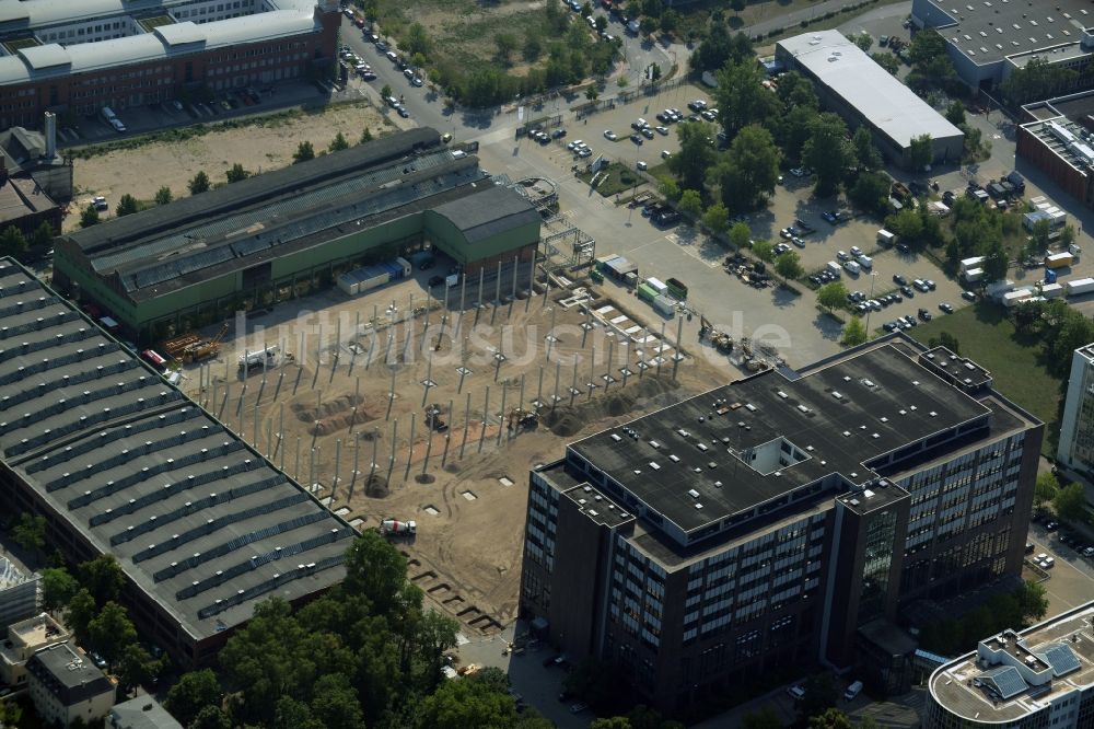 Luftaufnahme Berlin - Baustelle zum Neubau Gewerbe- und Logstikpark Dock 100 der BEOS AG in Berlin