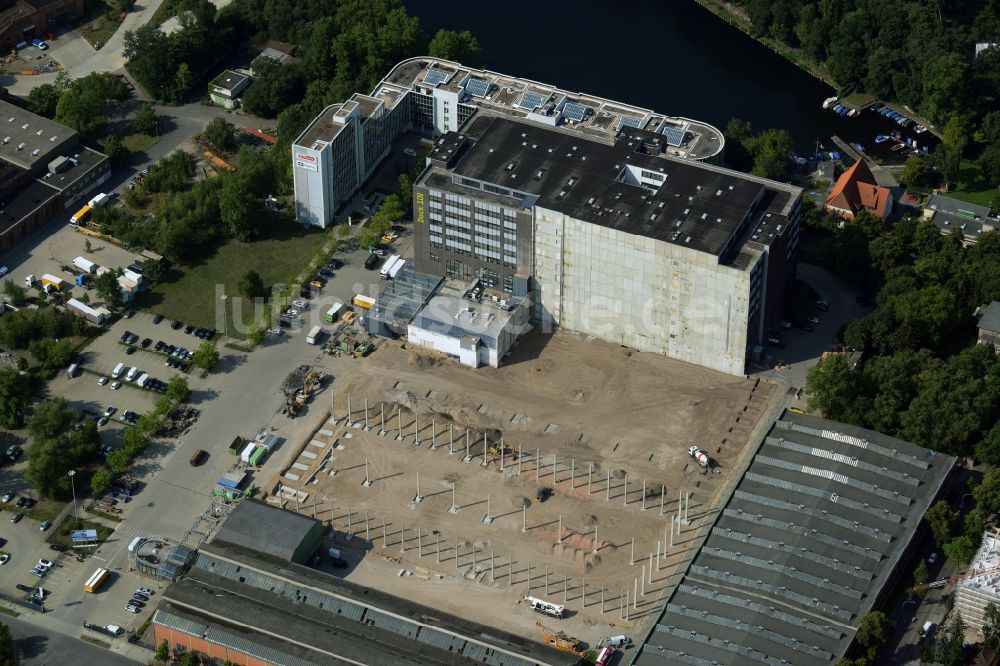 Luftbild Berlin - Baustelle zum Neubau Gewerbe- und Logstikpark Dock 100 der BEOS AG in Berlin