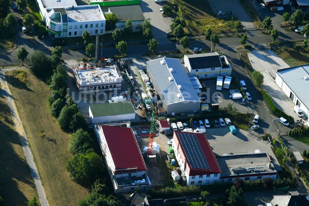 Hoppegarten aus der Vogelperspektive: Baustelle zum Neubau der GLU mbH - Ges. für Lebensmittel- und Umweltconsulting an der Handwerkerstraße in Hoppegarten im Bundesland Brandenburg, Deutschland