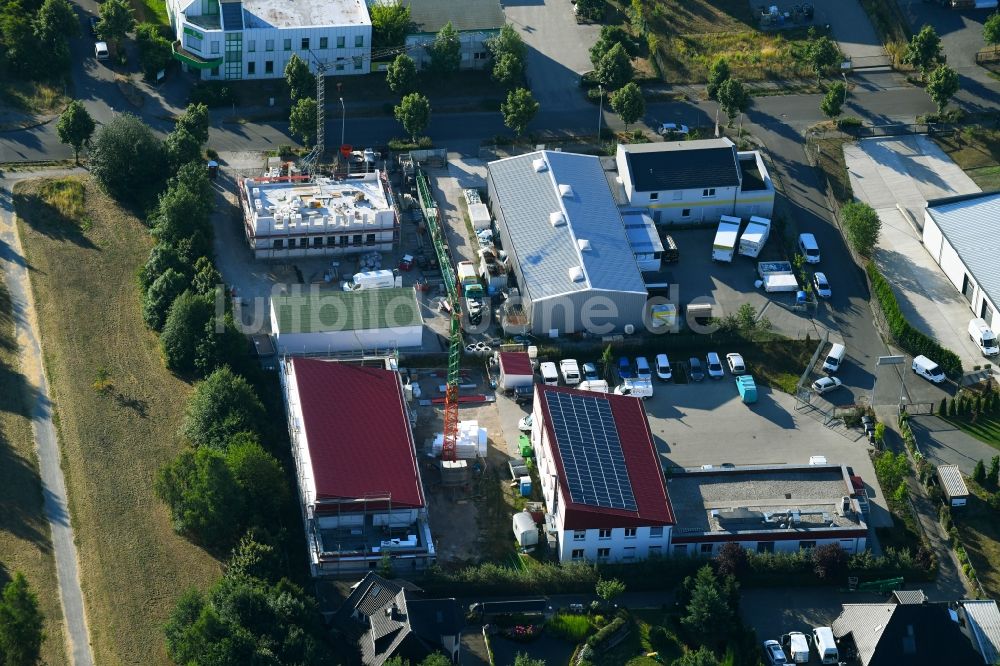 Luftbild Hoppegarten - Baustelle zum Neubau der GLU mbH - Ges. für Lebensmittel- und Umweltconsulting an der Handwerkerstraße in Hoppegarten im Bundesland Brandenburg, Deutschland