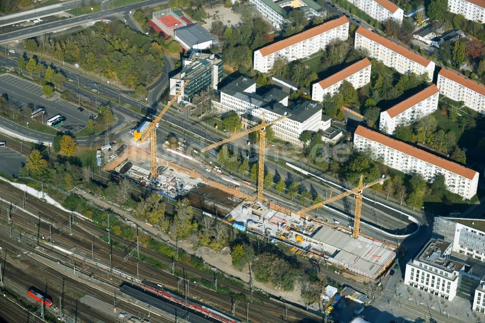 Luftaufnahme Dresden - Baustelle zum Neubau eines Großprojekts mit einem Hotel, einem Einkaufsmarkt und einem Büro- und Geschäftshaus an der Ammonstraße in Dresden im Bundesland Sachsen, Deutschland