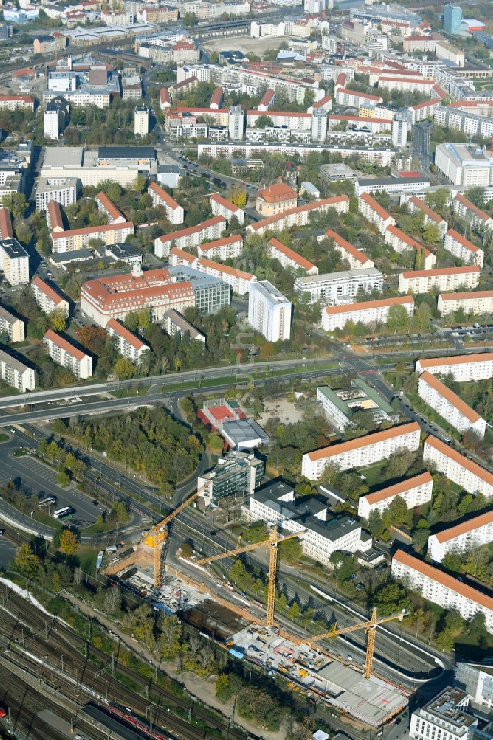 Dresden von oben - Baustelle zum Neubau eines Großprojekts mit einem Hotel, einem Einkaufsmarkt und einem Büro- und Geschäftshaus an der Ammonstraße in Dresden im Bundesland Sachsen, Deutschland