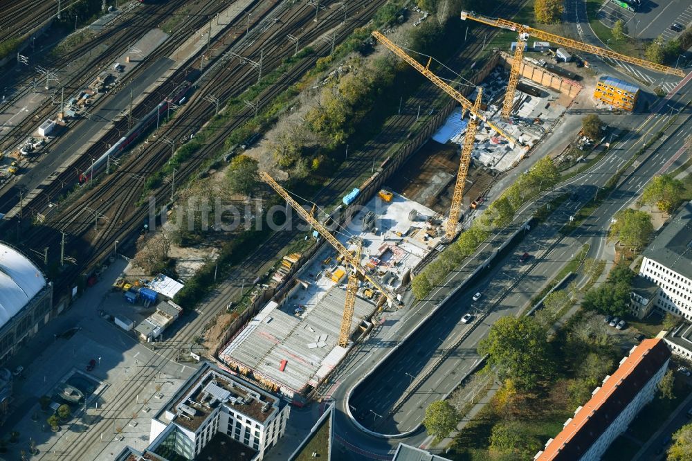 Luftaufnahme Dresden - Baustelle zum Neubau eines Großprojekts mit einem Hotel, einem Einkaufsmarkt und einem Büro- und Geschäftshaus an der Ammonstraße in Dresden im Bundesland Sachsen, Deutschland