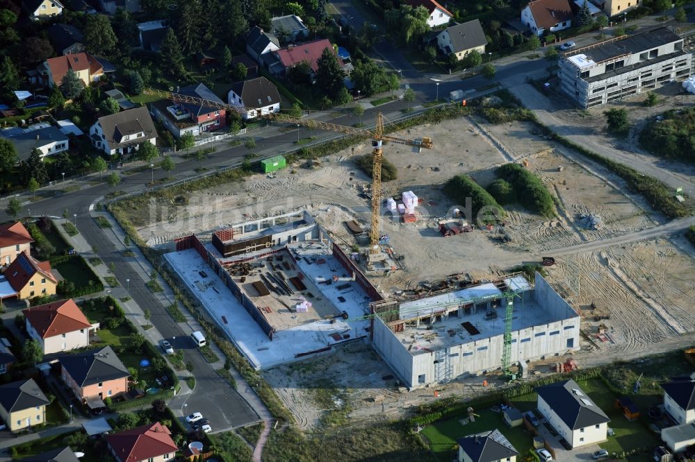 Luftbild Berlin - Baustelle zum Neubau einer Grundschule am Habichtshorst im Stadtteil Biesdorf im Bezirk Marzahn-Hellersdorf in Berlin