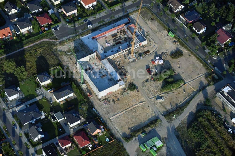 Luftbild Berlin - Baustelle zum Neubau einer Grundschule am Habichtshorst im Stadtteil Biesdorf im Bezirk Marzahn-Hellersdorf in Berlin