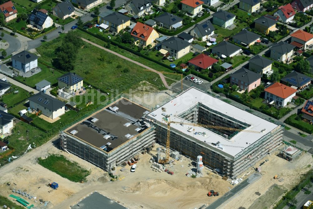 Luftaufnahme Berlin - Baustelle zum Neubau einer Grundschule am Habichtshorst im Stadtteil Biesdorf im Bezirk Marzahn-Hellersdorf in Berlin