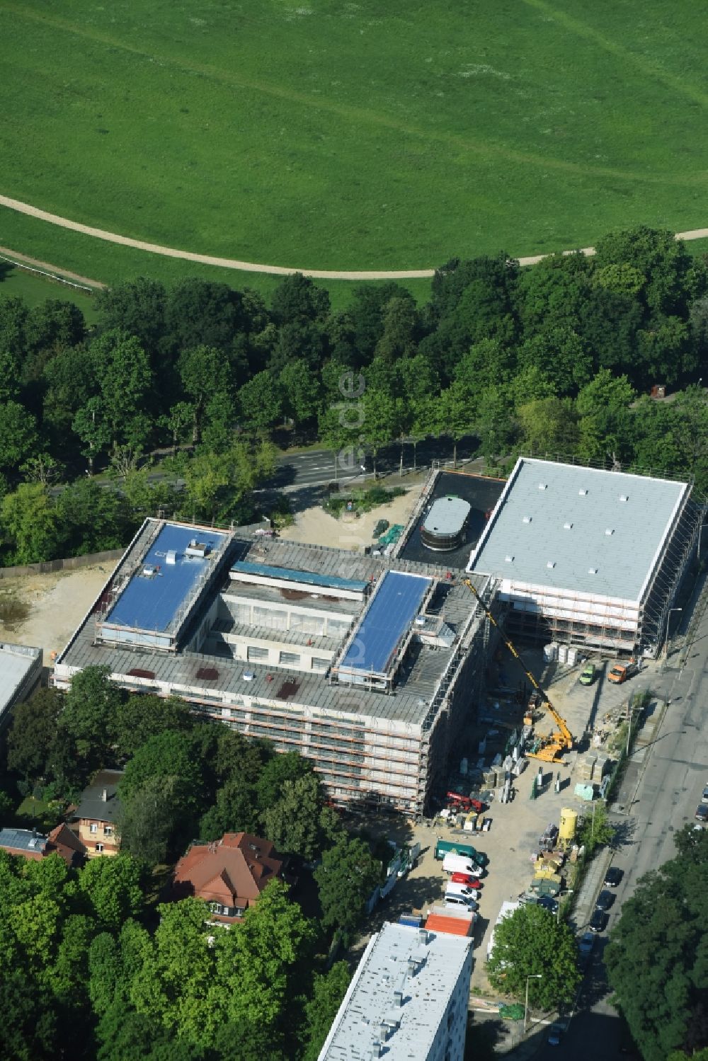 Leipzig aus der Vogelperspektive: Baustelle zum Neubau Gymnasium Telemannstraße in Leipzig im Bundesland Sachsen