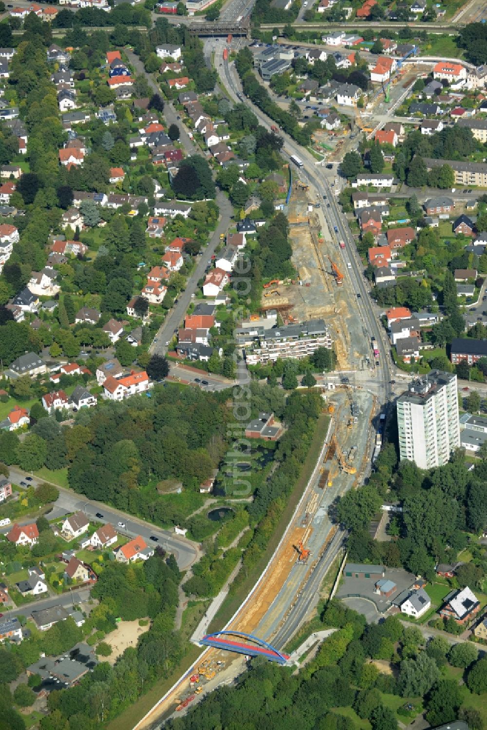 Bremerhaven aus der Vogelperspektive: Baustelle zum Neubau des Hafentunnels an der Cherbourger Straße in Bremerhaven im Bundesland Bremen