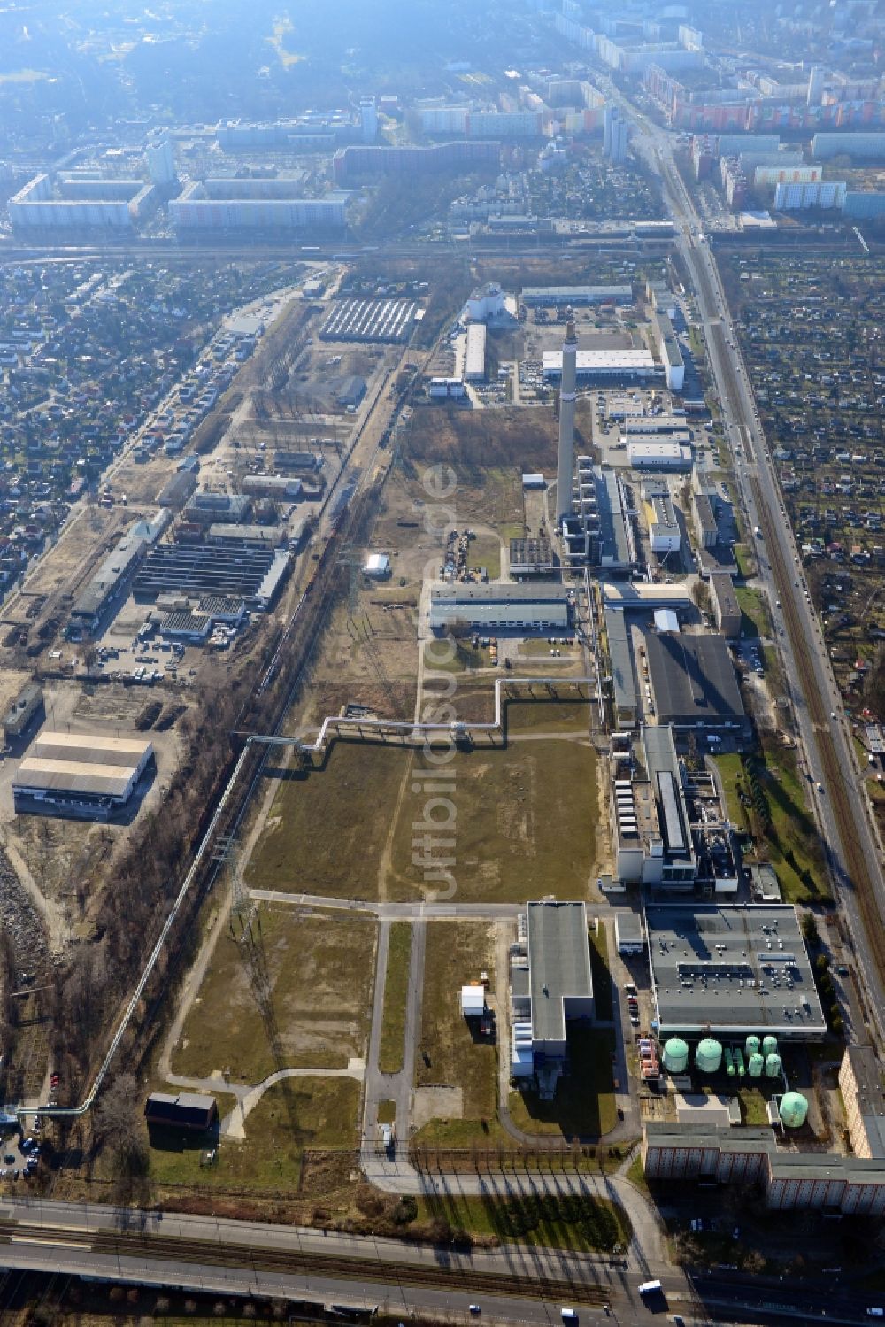 Luftbild Berlin - Baustelle zum Neubau des Heizkraftwerkes - Kraft-Wärme-Kopplungsanlage im Ortsteil Marzahn in Berlin, Deutschland