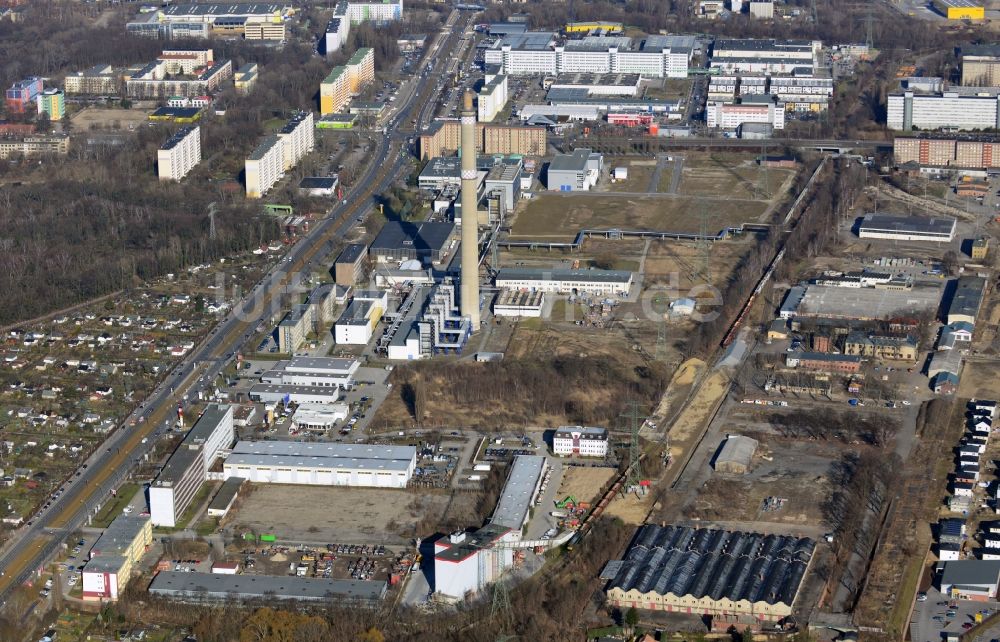 Luftaufnahme Berlin - Baustelle zum Neubau des Heizkraftwerkes - Kraft-Wärme-Kopplungsanlage im Ortsteil Marzahn in Berlin, Deutschland