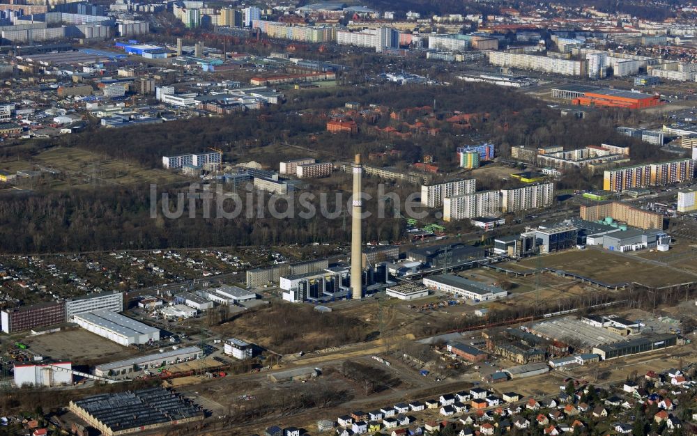 Luftaufnahme Berlin - Baustelle zum Neubau des Heizkraftwerkes - Kraft-Wärme-Kopplungsanlage im Ortsteil Marzahn in Berlin, Deutschland