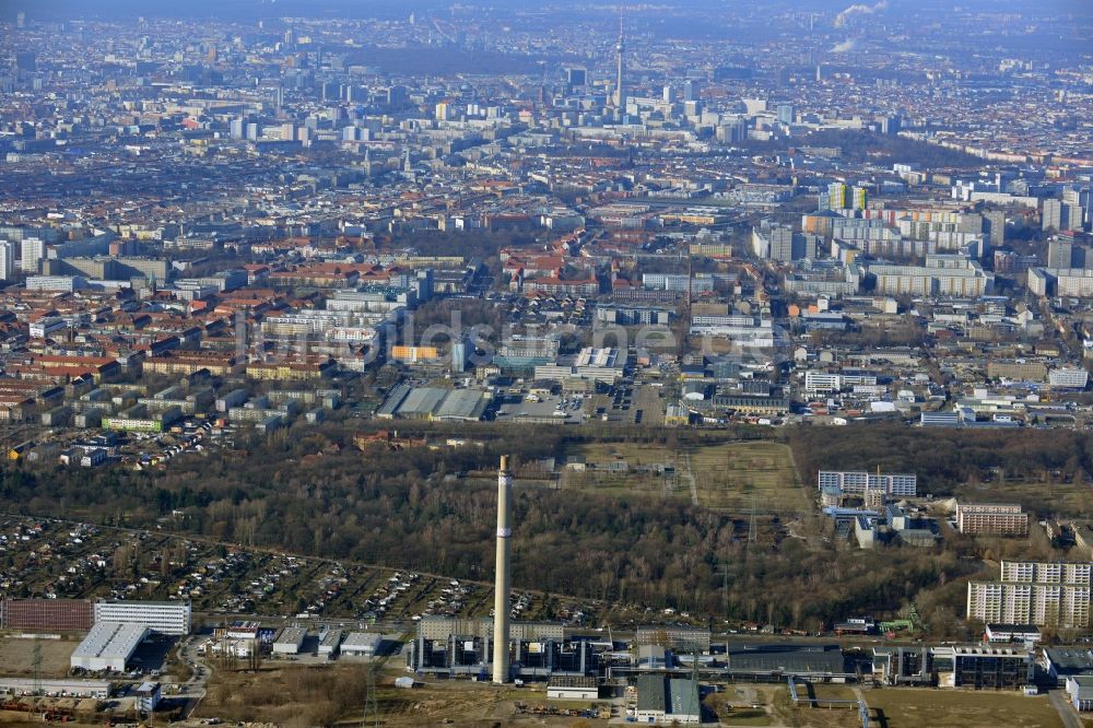 Luftaufnahme Berlin - Baustelle zum Neubau des Heizkraftwerkes - Kraft-Wärme-Kopplungsanlage im Ortsteil Marzahn in Berlin, Deutschland