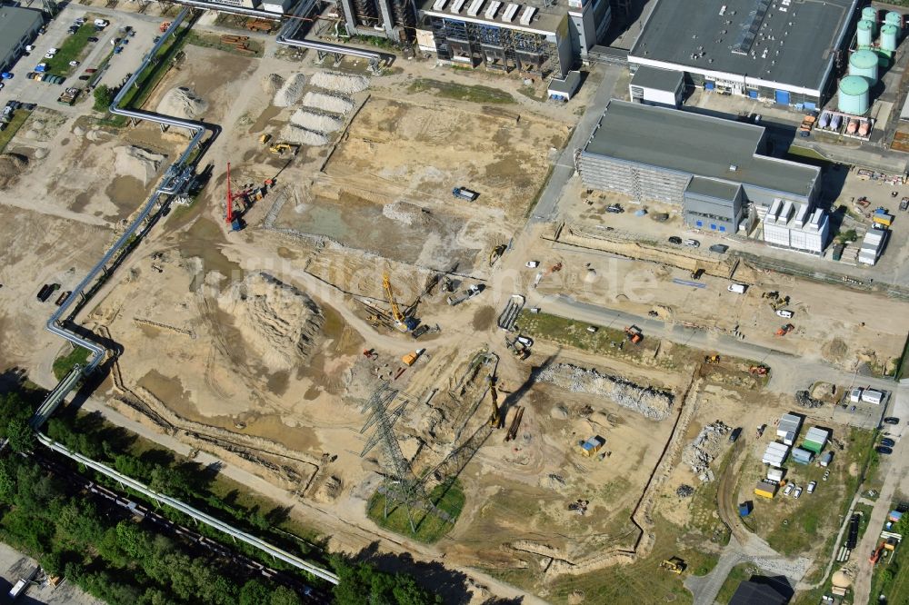 Luftbild Berlin - Baustelle zum Neubau des Heizkraftwerkes - Kraft-Wärme-Kopplungsanlage im Ortsteil Marzahn in Berlin, Deutschland