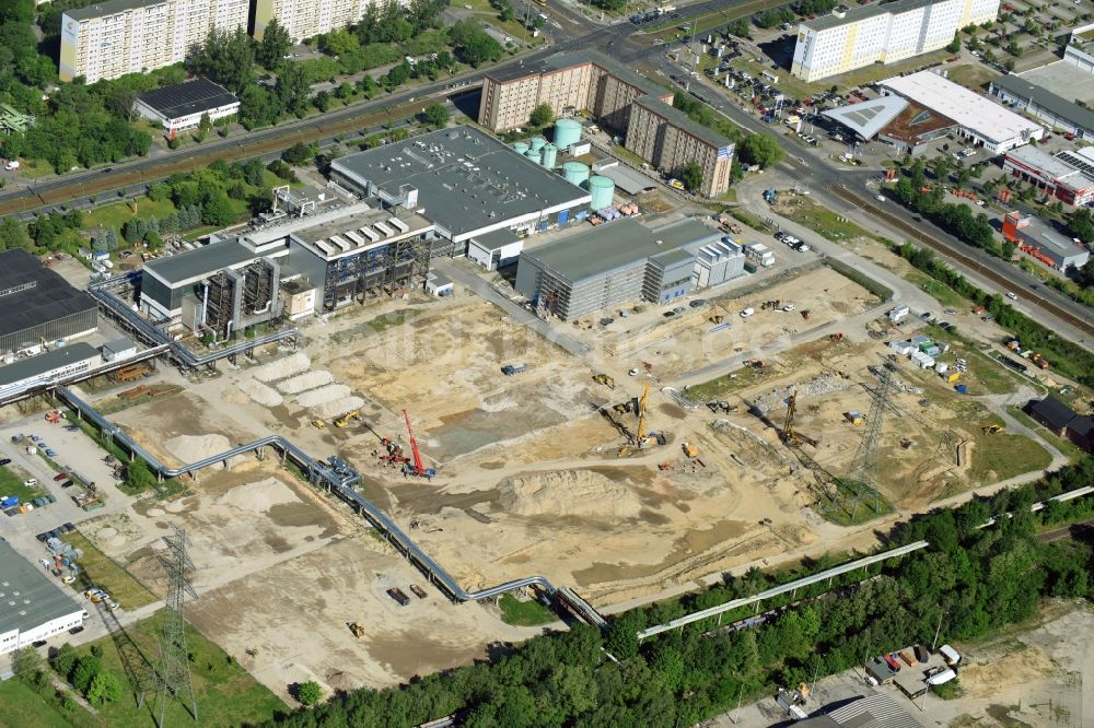 Berlin von oben - Baustelle zum Neubau des Heizkraftwerkes - Kraft-Wärme-Kopplungsanlage im Ortsteil Marzahn in Berlin, Deutschland