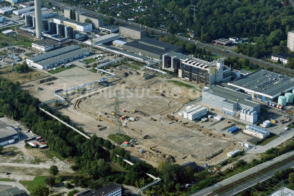 Luftbild Berlin - Baustelle zum Neubau des Heizkraftwerkes - Kraft-Wärme-Kopplungsanlage im Ortsteil Marzahn in Berlin, Deutschland