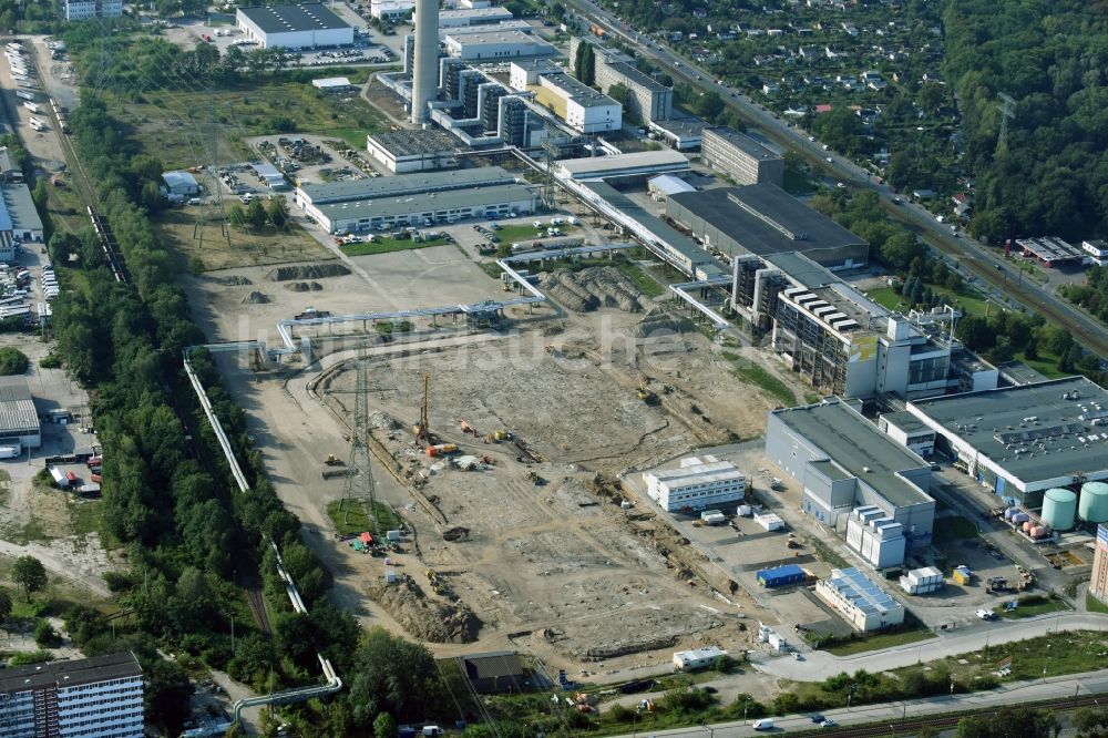 Luftaufnahme Berlin - Baustelle zum Neubau des Heizkraftwerkes - Kraft-Wärme-Kopplungsanlage im Ortsteil Marzahn in Berlin, Deutschland