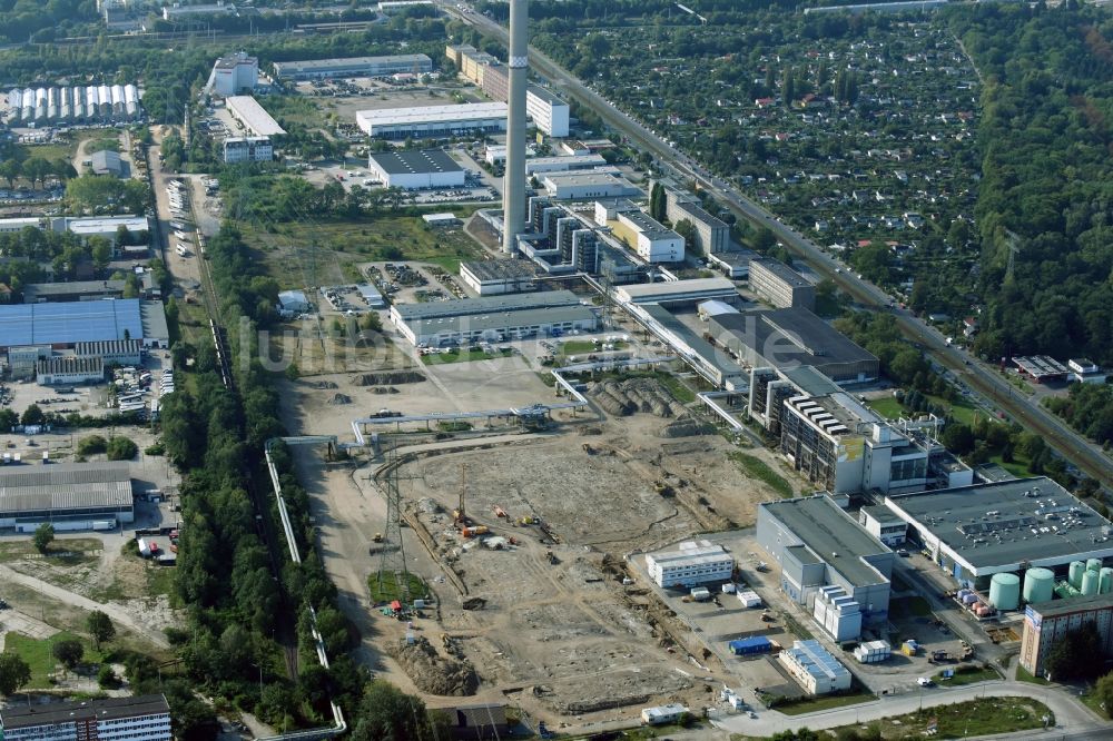 Berlin von oben - Baustelle zum Neubau des Heizkraftwerkes - Kraft-Wärme-Kopplungsanlage im Ortsteil Marzahn in Berlin, Deutschland