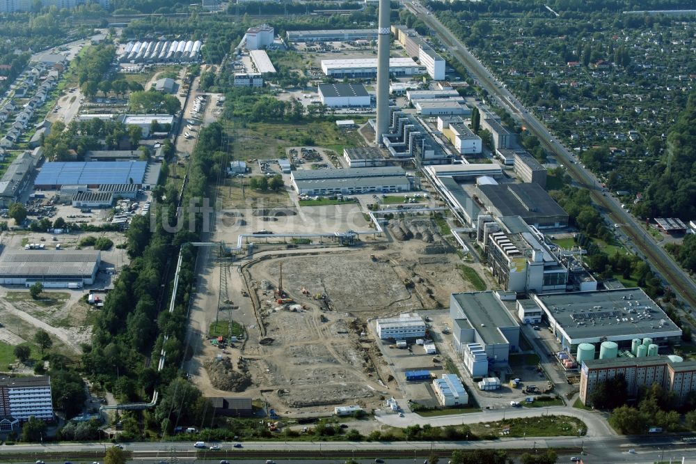 Berlin aus der Vogelperspektive: Baustelle zum Neubau des Heizkraftwerkes - Kraft-Wärme-Kopplungsanlage im Ortsteil Marzahn in Berlin, Deutschland