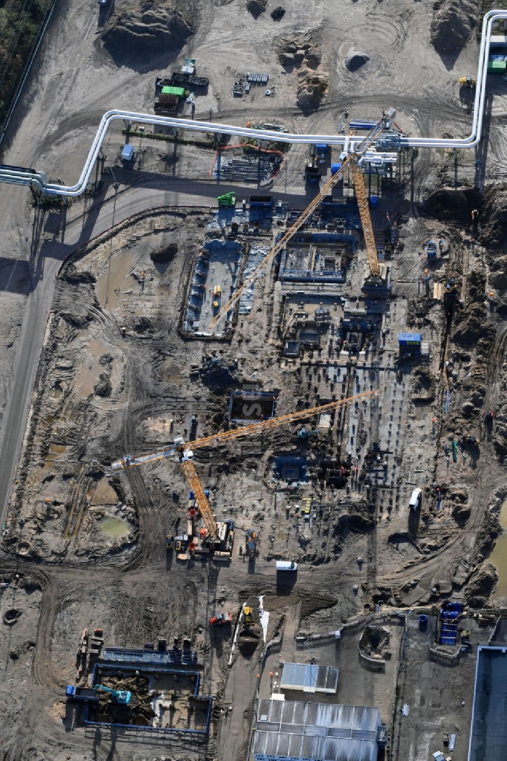 Berlin von oben - Baustelle zum Neubau des Heizkraftwerkes - Kraft-Wärme-Kopplungsanlage im Ortsteil Marzahn in Berlin, Deutschland