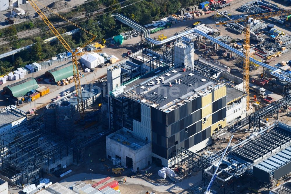 Luftaufnahme Berlin - Baustelle zum Neubau des Heizkraftwerkes - Kraft-Wärme-Kopplungsanlage im Ortsteil Marzahn in Berlin, Deutschland