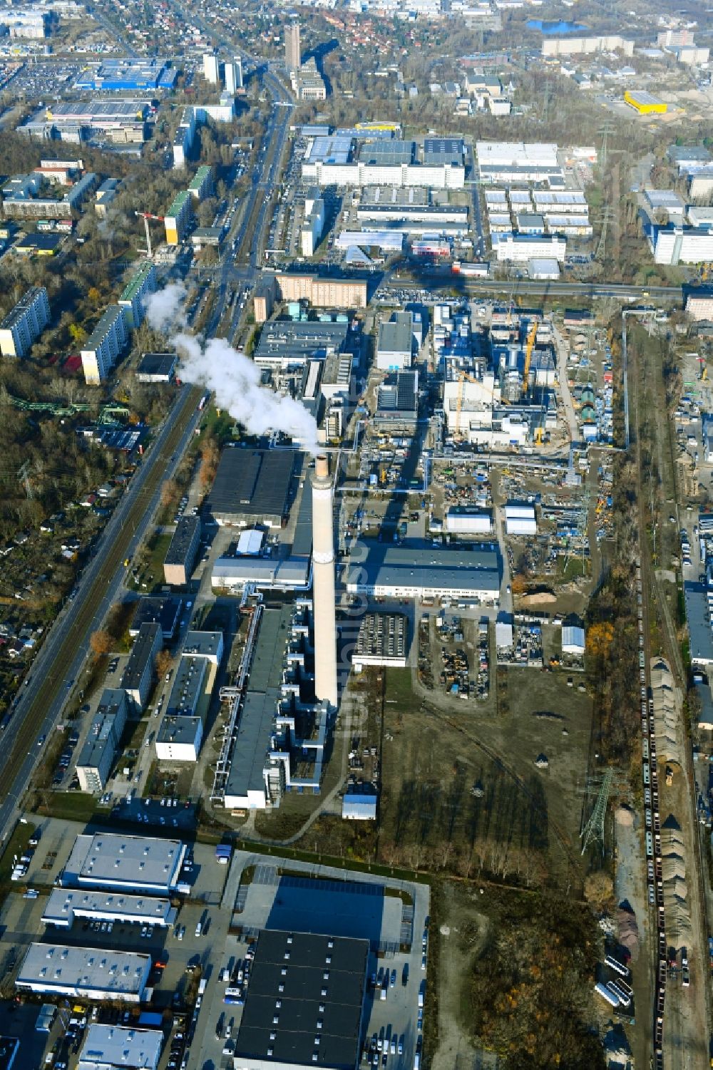 Berlin aus der Vogelperspektive: Baustelle zum Neubau des Heizkraftwerkes - Kraft-Wärme-Kopplungsanlage im Ortsteil Marzahn in Berlin, Deutschland