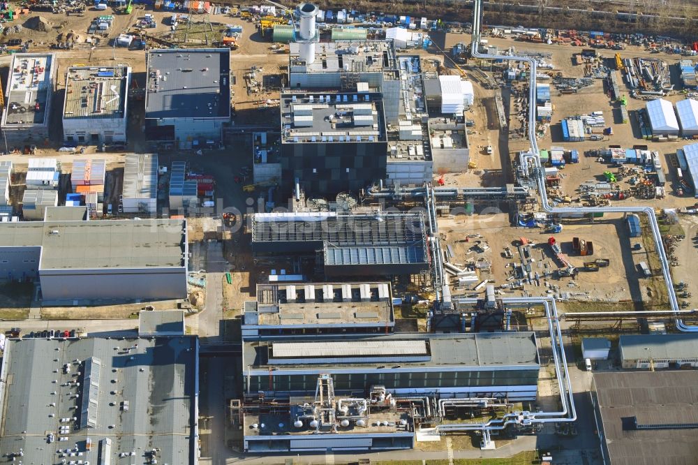 Luftaufnahme Berlin - Baustelle zum Neubau des Heizkraftwerkes - Kraft-Wärme-Kopplungsanlage im Ortsteil Marzahn in Berlin, Deutschland