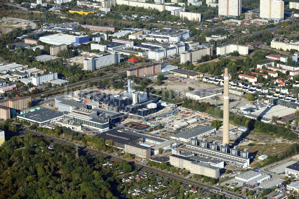 Berlin aus der Vogelperspektive: Baustelle zum Neubau des Heizkraftwerkes - Kraft-Wärme-Kopplungsanlage im Ortsteil Marzahn in Berlin, Deutschland