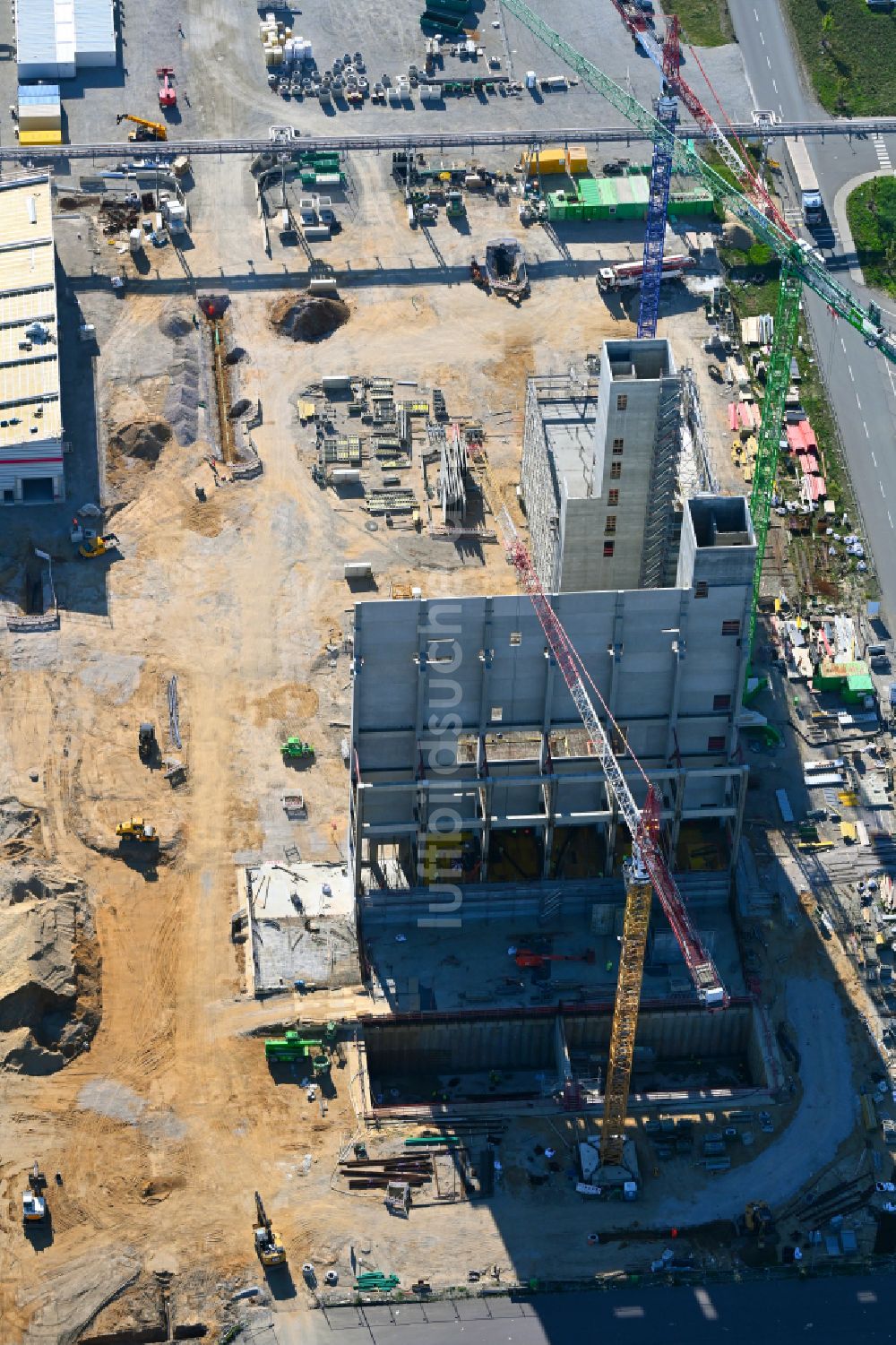 Luftbild Sandersdorf - Baustelle zum Neubau des Heizkraftwerkes Waste-to-Energy-Kraftwerk an der Papierfabrik PM3 in Sandersdorf im Bundesland Sachsen-Anhalt, Deutschland