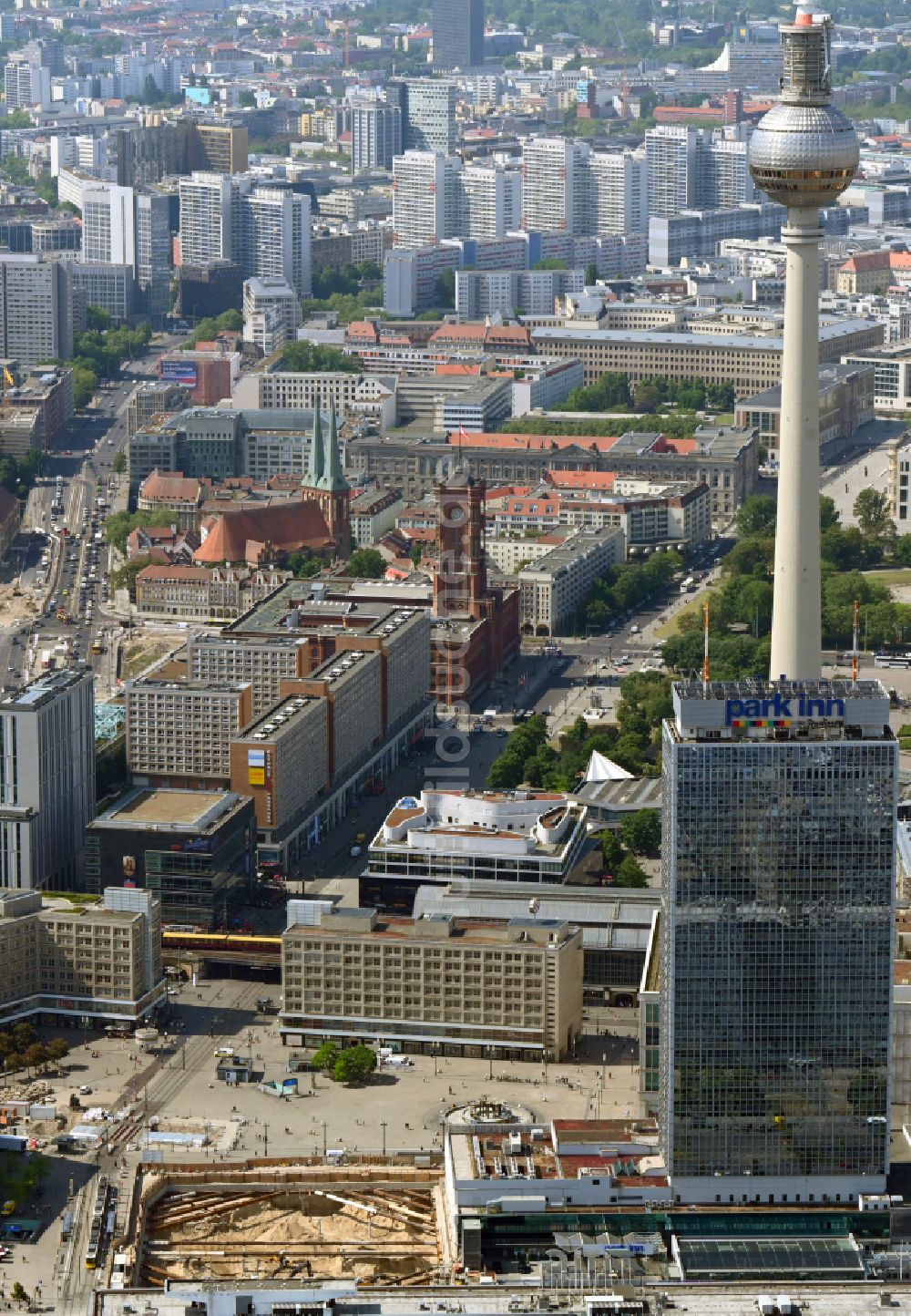 Luftaufnahme Berlin - Baustelle zum Neubau des Hochhaus- Gebäudekomplexes ALX in Berlin, Deutschland