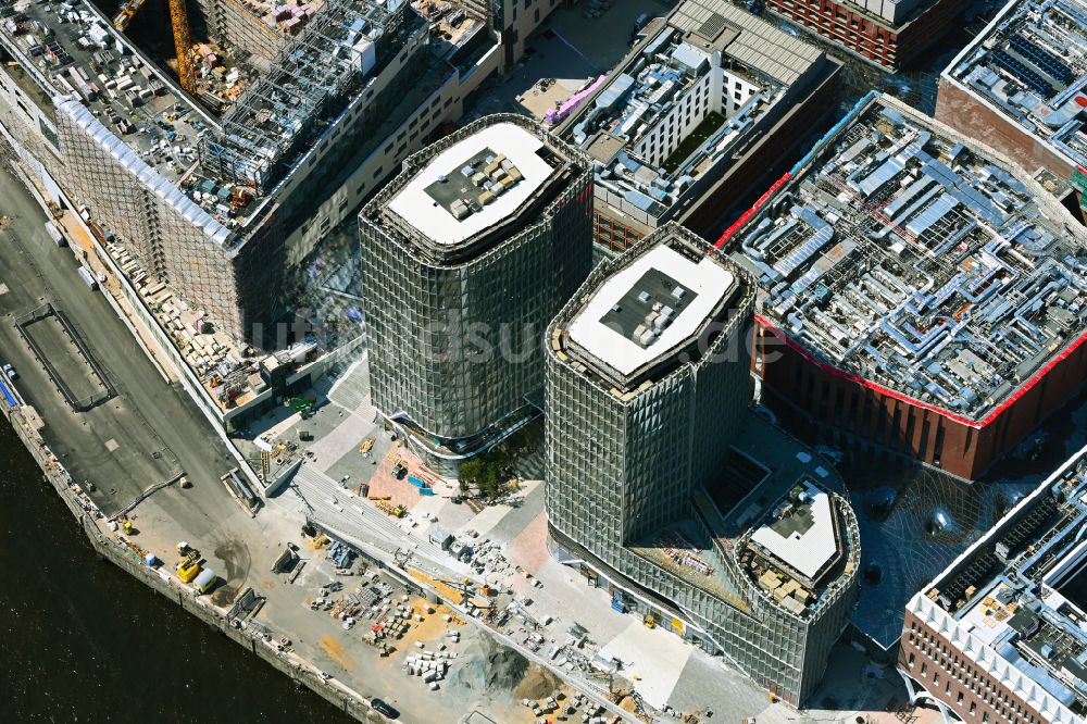 Hamburg aus der Vogelperspektive: Baustelle zum Neubau des Hochhaus- Gebäudekomplexes ÜBERSEEQUARTIER D1 UND D2 in Hamburg, Deutschland