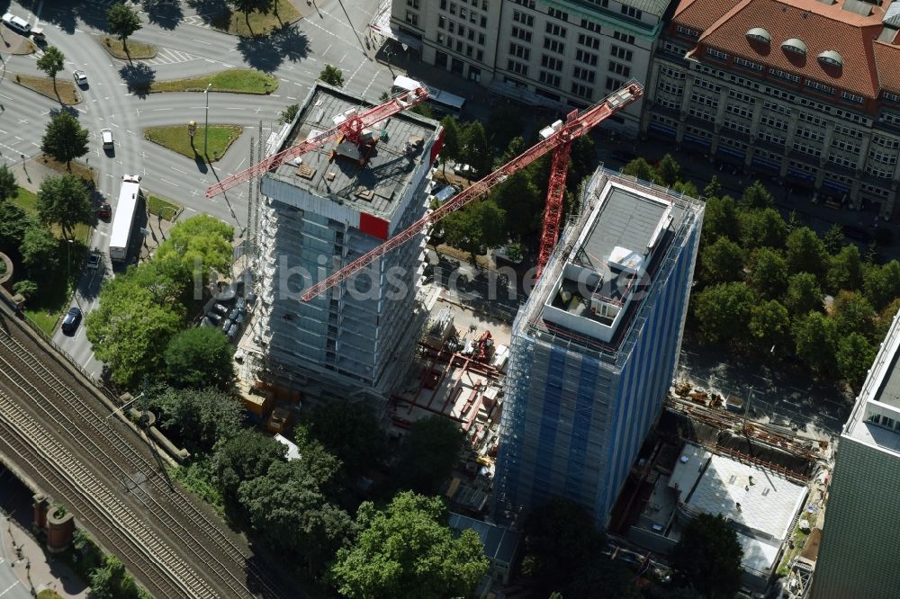 Luftbild Hamburg - Baustelle zum Neubau des Hochhaus- Gebäudekomplexes Bürogebäude Esplace der Becken Development GmbH zwischen Esplanade und Gustav-Mahler-Park in Hamburg