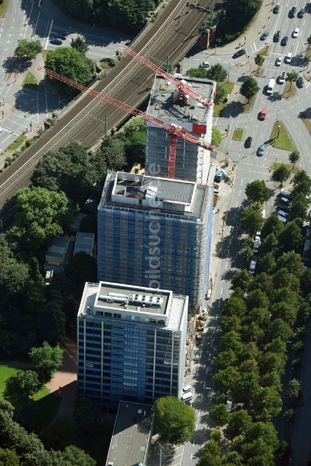 Hamburg von oben - Baustelle zum Neubau des Hochhaus- Gebäudekomplexes Bürogebäude Esplace der Becken Development GmbH zwischen Esplanade und Gustav-Mahler-Park in Hamburg