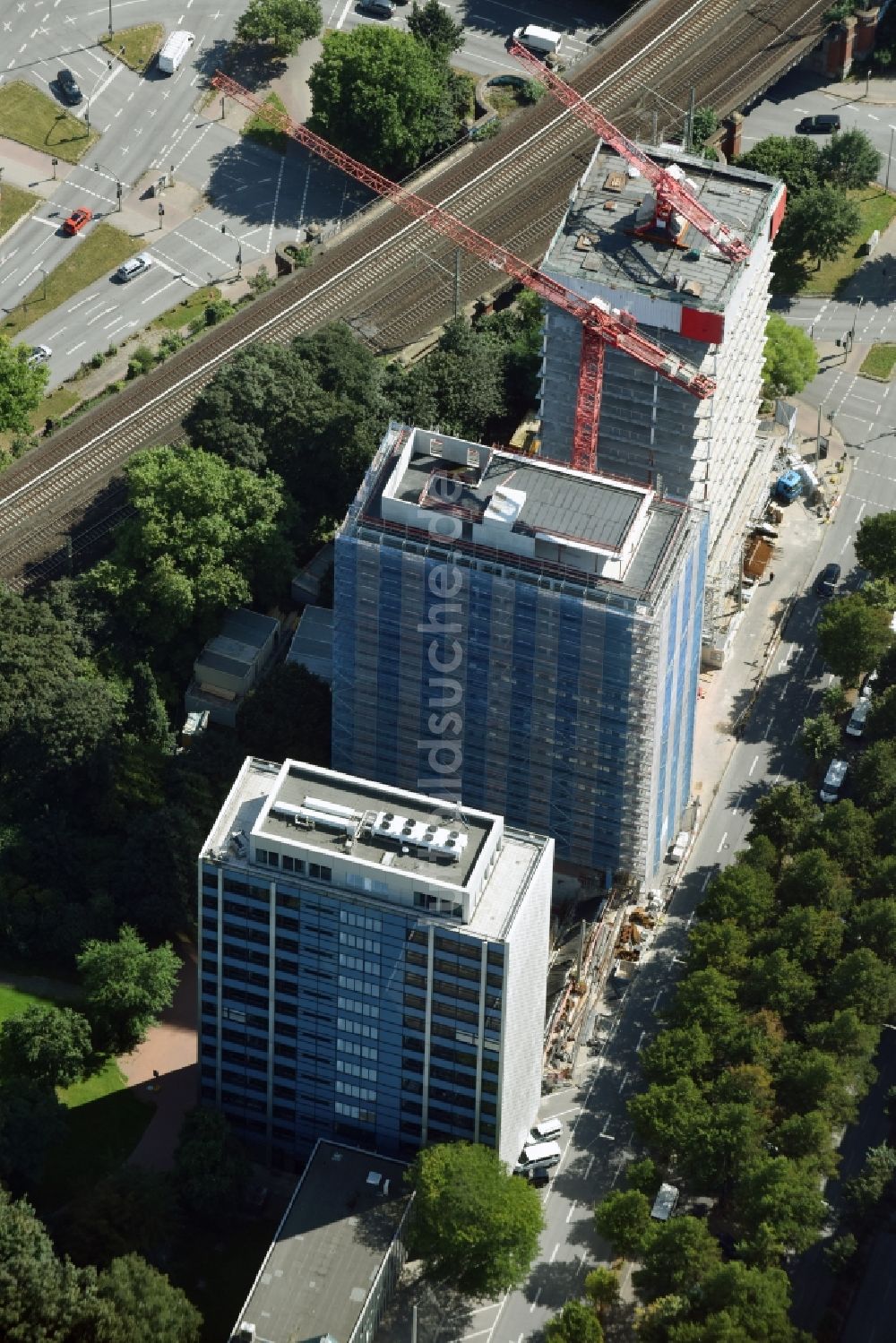 Hamburg aus der Vogelperspektive: Baustelle zum Neubau des Hochhaus- Gebäudekomplexes Bürogebäude Esplace der Becken Development GmbH zwischen Esplanade und Gustav-Mahler-Park in Hamburg