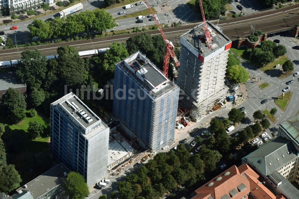 Luftbild Hamburg - Baustelle zum Neubau des Hochhaus- Gebäudekomplexes Bürogebäude Esplace der Becken Development GmbH zwischen Esplanade und Gustav-Mahler-Park in Hamburg