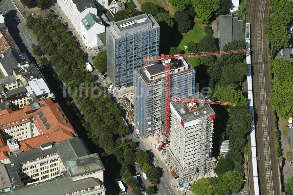 Hamburg von oben - Baustelle zum Neubau des Hochhaus- Gebäudekomplexes Bürogebäude Esplace der Becken Development GmbH zwischen Esplanade und Gustav-Mahler-Park in Hamburg