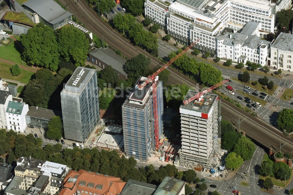 Hamburg von oben - Baustelle zum Neubau des Hochhaus- Gebäudekomplexes Bürogebäude Esplace der Becken Development GmbH zwischen Esplanade und Gustav-Mahler-Park in Hamburg