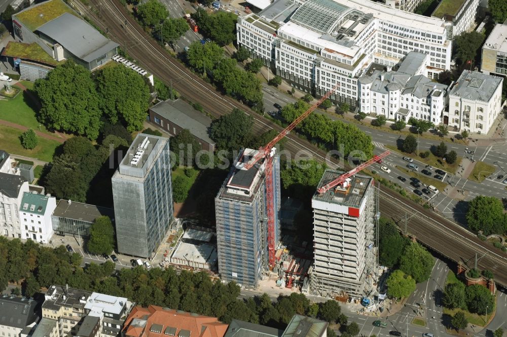 Hamburg von oben - Baustelle zum Neubau des Hochhaus- Gebäudekomplexes Bürogebäude Esplace der Becken Development GmbH zwischen Esplanade und Gustav-Mahler-Park in Hamburg