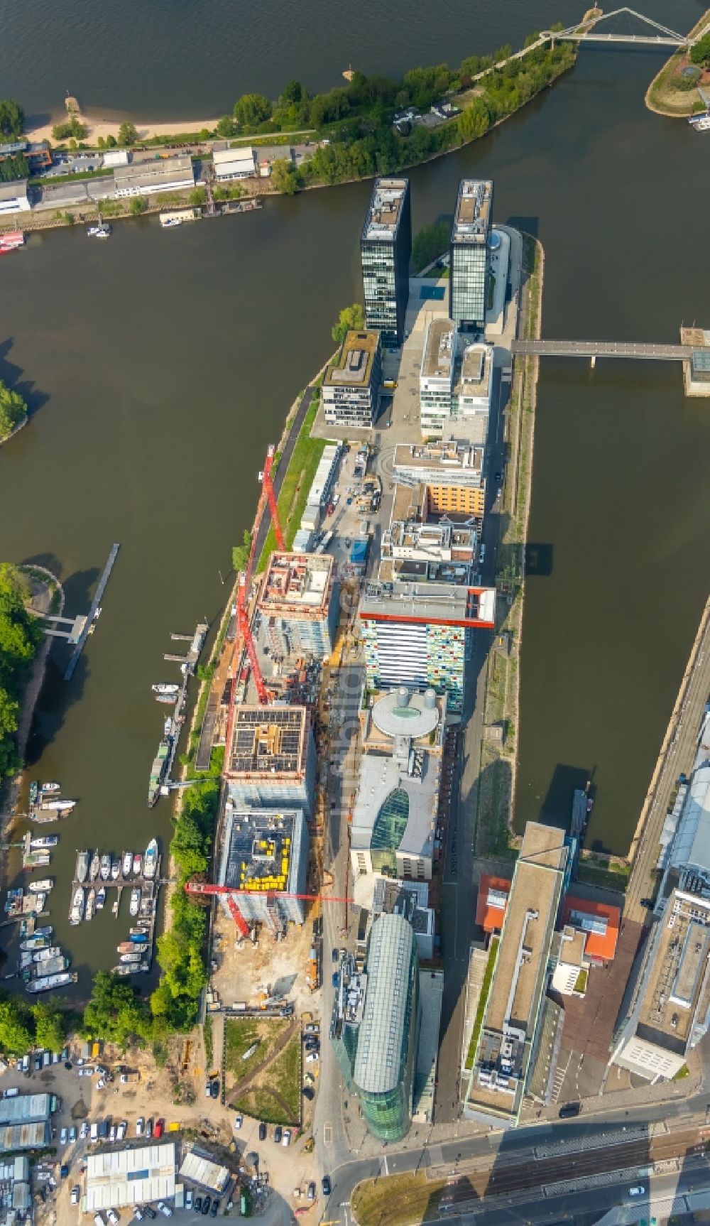 Luftbild Düsseldorf - Baustelle zum Neubau des Hochhaus- Gebäudekomplexes Düsseldorfer Heimathafen in Düsseldorf im Bundesland Nordrhein-Westfalen, Deutschland