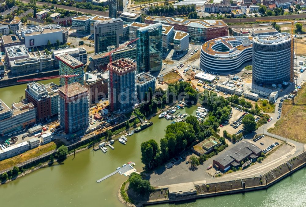 Düsseldorf von oben - Baustelle zum Neubau des Hochhaus- Gebäudekomplexes Düsseldorfer Heimathafen in Düsseldorf im Bundesland Nordrhein-Westfalen, Deutschland