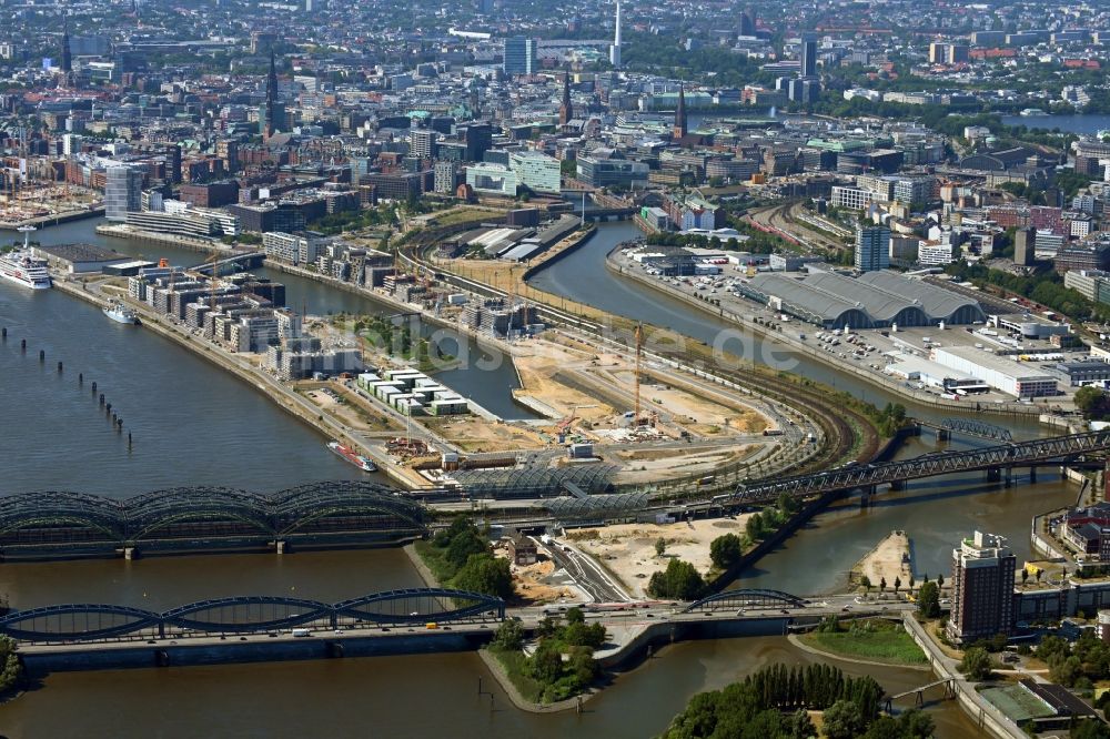 Hamburg aus der Vogelperspektive: Baustelle zum Neubau des Hochhaus- Gebäudekomplexes Elbtower im Ortsteil HafenCity in Hamburg, Deutschland