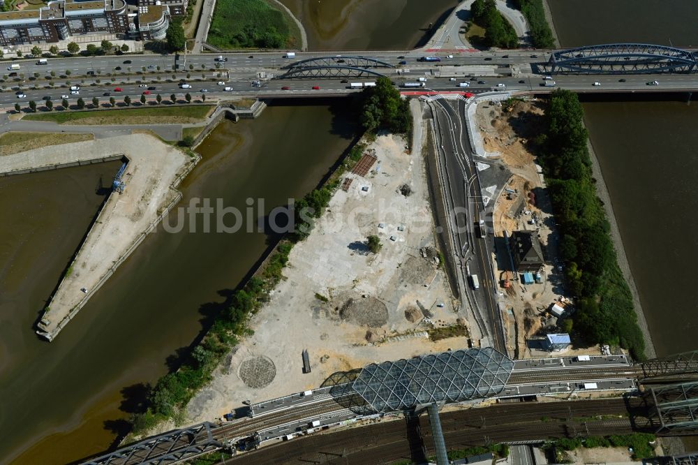 Hamburg von oben - Baustelle zum Neubau des Hochhaus- Gebäudekomplexes Elbtower im Ortsteil HafenCity in Hamburg, Deutschland