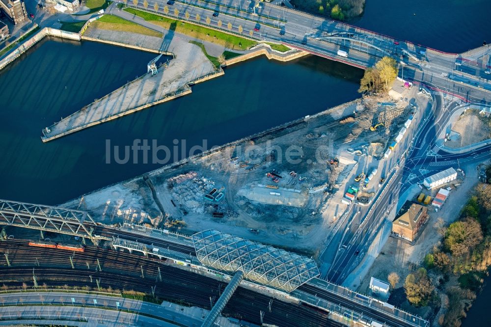 Luftbild Hamburg - Baustelle zum Neubau des Hochhaus- Gebäudekomplexes Elbtower im Ortsteil HafenCity in Hamburg, Deutschland