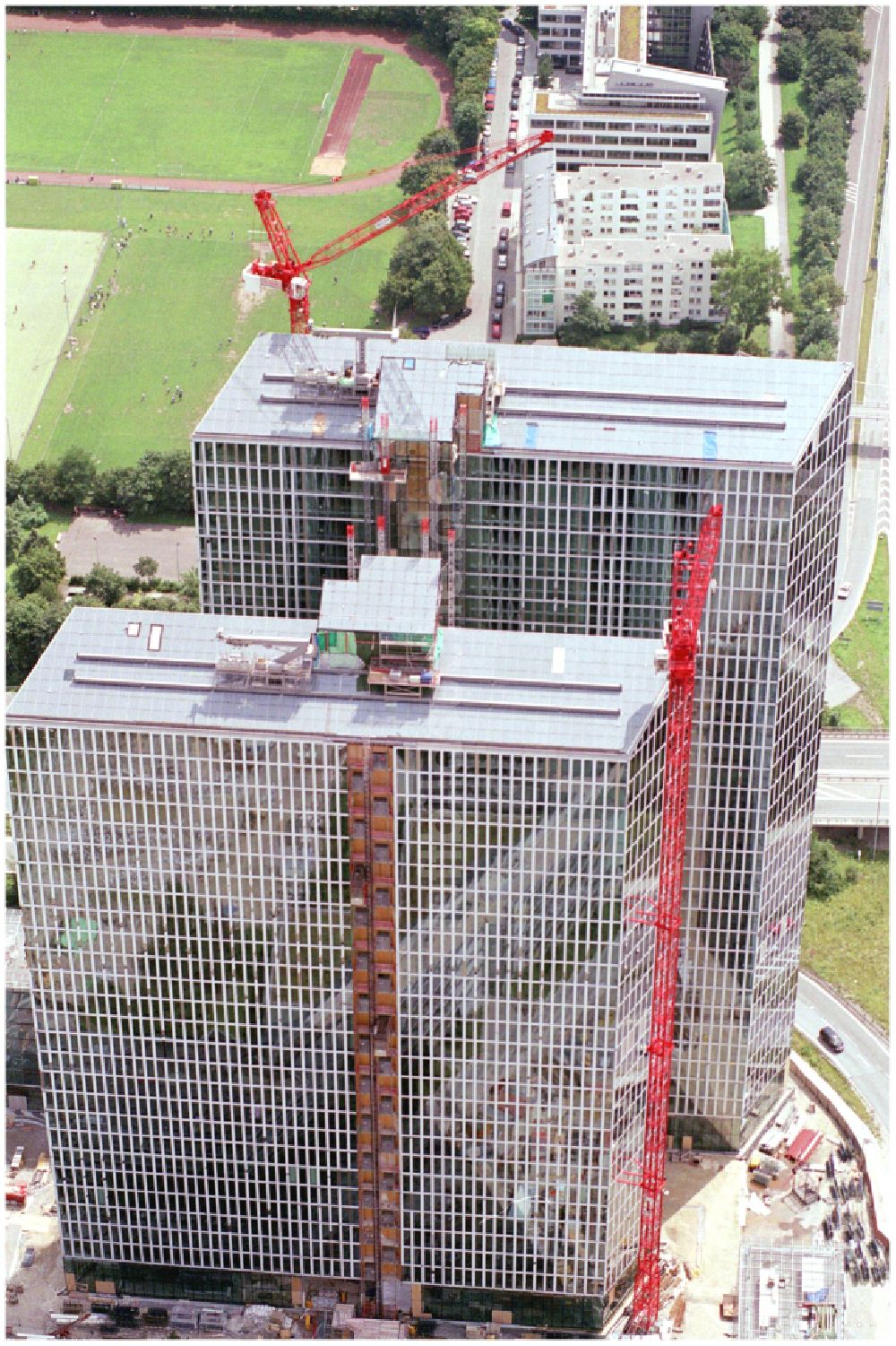 Luftbild München - Baustelle zum Neubau des Hochhaus- Gebäudekomplexes HighLight Towers im Ortsteil Schwabing-Freimann in München im Bundesland Bayern, Deutschland