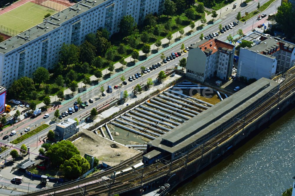 Berlin aus der Vogelperspektive: Baustelle zum Neubau des Hochhaus- Gebäudekomplexes JAHO Berlin-Mitte in Berlin, Deutschland