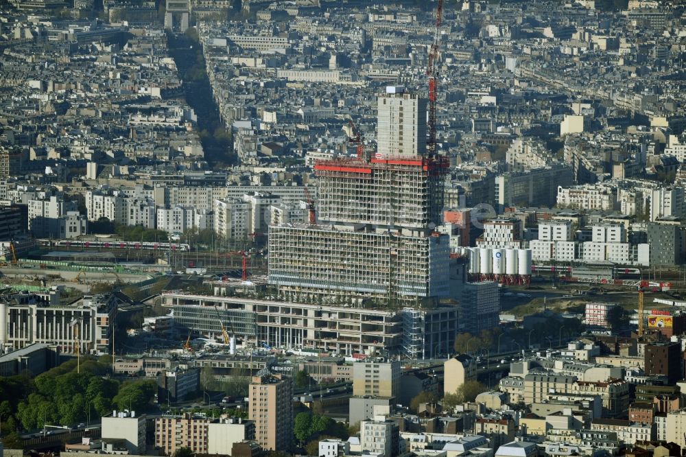 Paris aus der Vogelperspektive: Baustelle zum Neubau des Hochhaus- Gebäudekomplexes des Justiz- Palast T.G.I. Batignolles in Paris in Ile-de-France, Frankreich