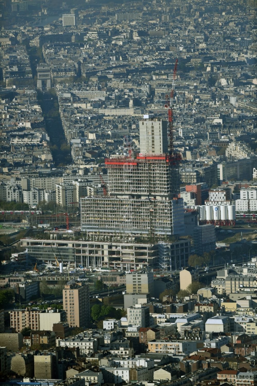 Luftbild Paris - Baustelle zum Neubau des Hochhaus- Gebäudekomplexes des Justiz- Palast T.G.I. Batignolles in Paris in Ile-de-France, Frankreich