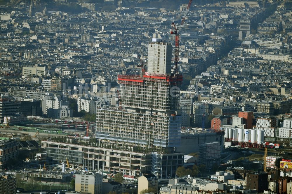 Paris aus der Vogelperspektive: Baustelle zum Neubau des Hochhaus- Gebäudekomplexes des Justiz- Palast T.G.I. Batignolles in Paris in Ile-de-France, Frankreich