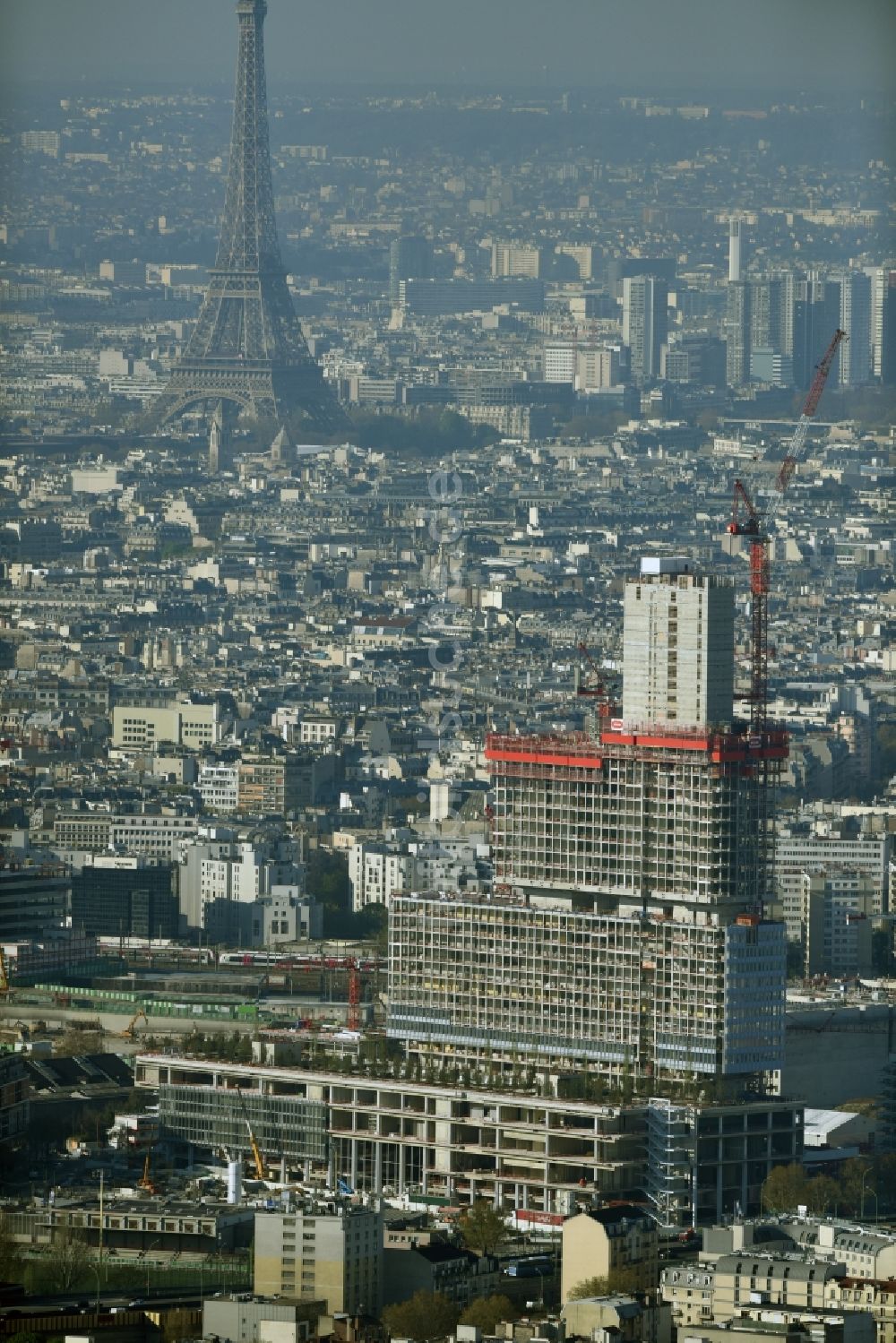 Luftbild Paris - Baustelle zum Neubau des Hochhaus- Gebäudekomplexes des Justiz- Palast T.G.I. Batignolles in Paris in Ile-de-France, Frankreich