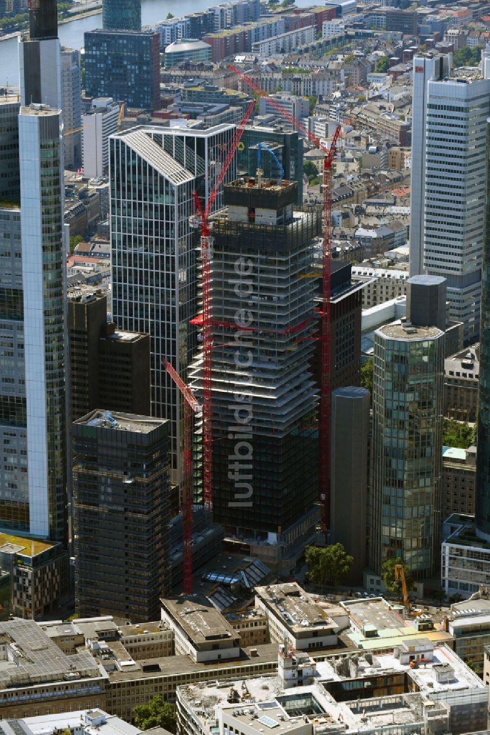 Frankfurt am Main aus der Vogelperspektive: Baustelle zum Neubau des Hochhaus- Gebäudekomplexes OMNITURM in Frankfurt am Main im Bundesland Hessen, Deutschland