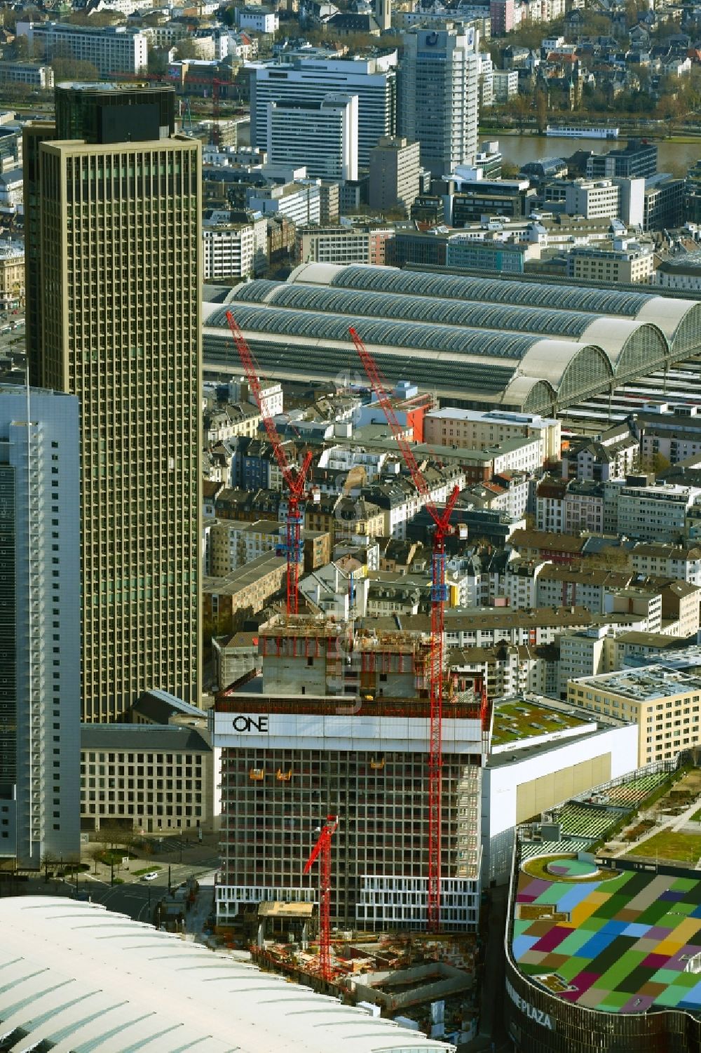 Frankfurt am Main aus der Vogelperspektive: Baustelle zum Neubau des Hochhaus- Gebäudekomplexes ONE im Ortsteil Gallus in Frankfurt am Main im Bundesland Hessen, Deutschland